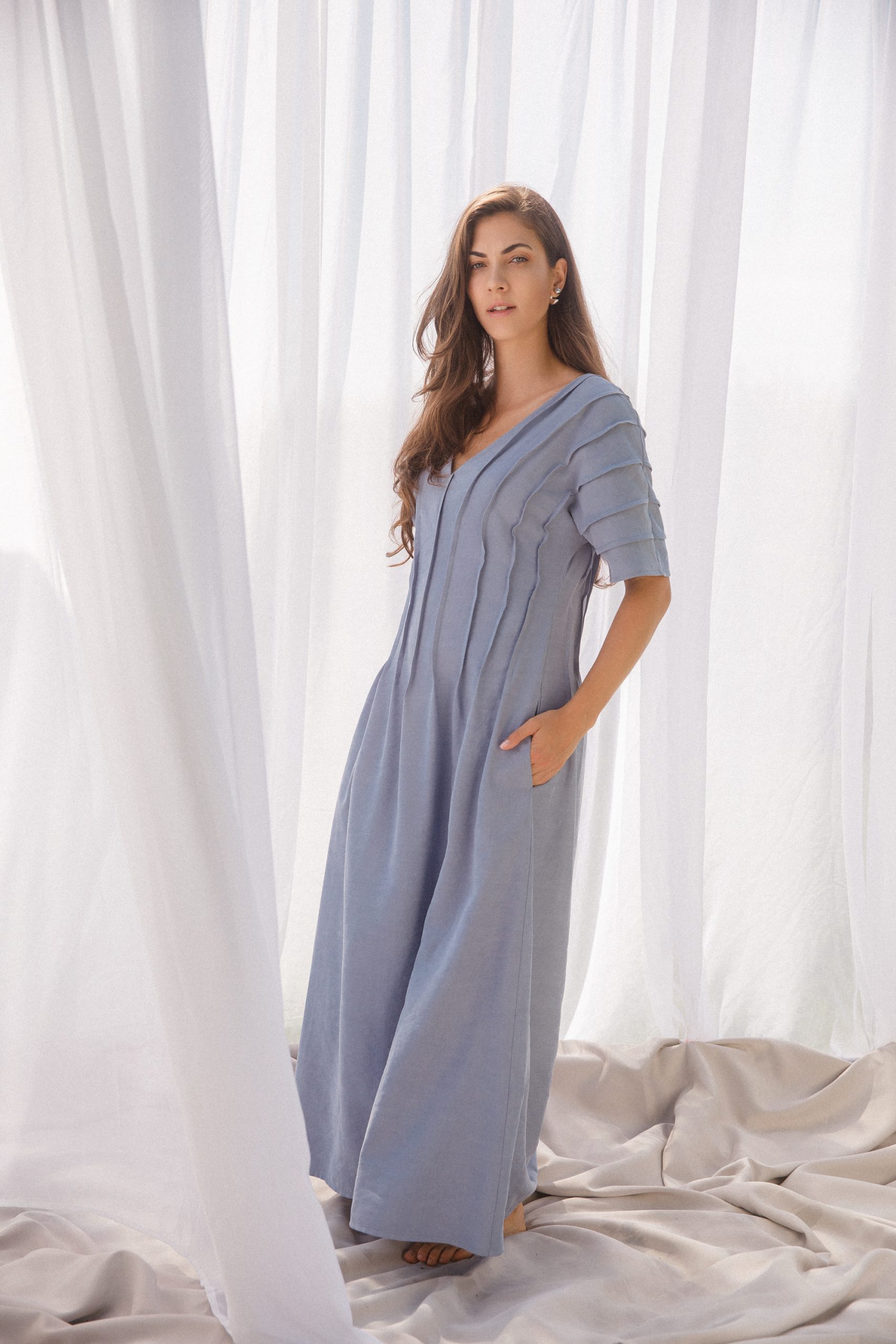 niebieska sukienka maxi