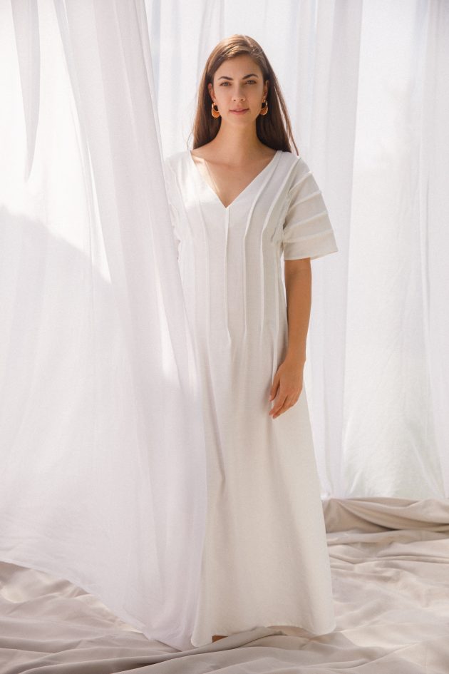 biała sukienka maxi